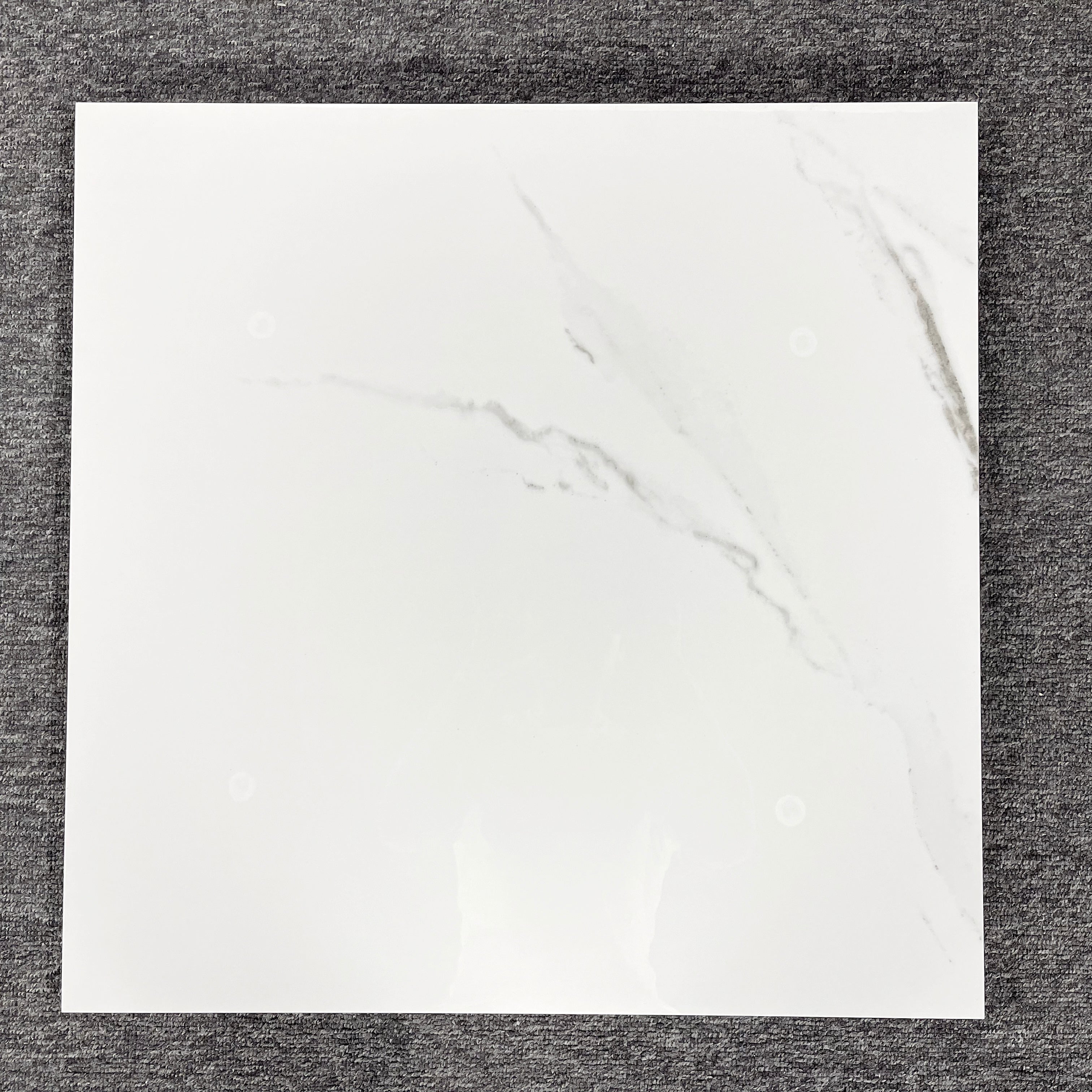 $11.900 por m²<br>Porcelanato Mármol Carrara Brillante 60x60<br>Caja de 1.44 m²